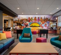 Tru by Hilton Merrillville Lobby