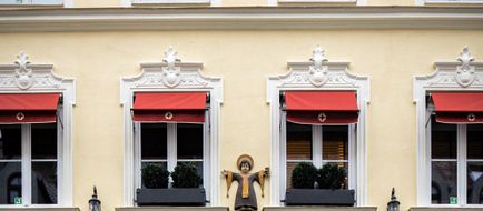 Munchner Kindl Exterior