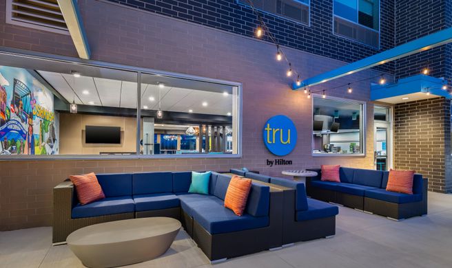 Tru by Hilton Oshkosh Exterior