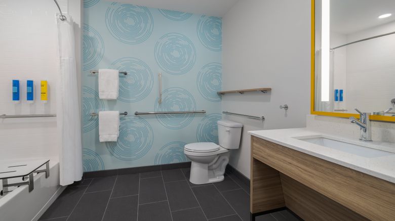 <b>Tru by Hilton Oshkosh Room</b>. Images powered by <a href="https://www.leonardoworldwide.com/" title="Leonardo Worldwide" target="_blank">Leonardo</a>.