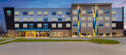 Tru by Hilton Oshkosh Exterior