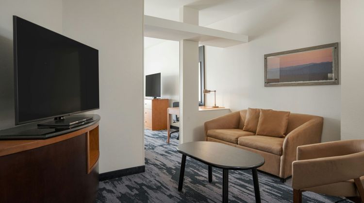 Fairfield Inn & Suites Louisville East Suite