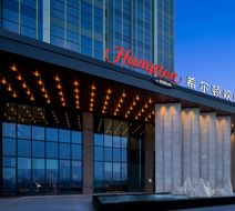 Hampton Inn Urumqi Railway Station Exterior