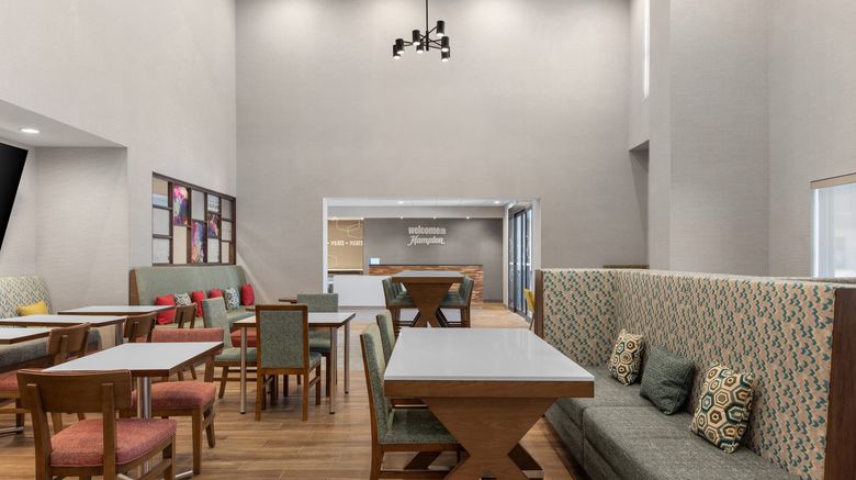 <b>Hampton Inn & Suites Orangeville Lobby</b>. Images powered by <a href="https://www.leonardoworldwide.com/" title="Leonardo Worldwide" target="_blank">Leonardo</a>.