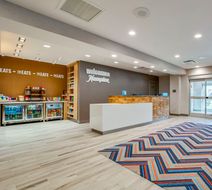 Hampton Hilton East Oxmoor Lobby