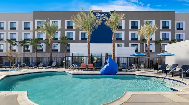 Hampton Inn and Suites by Hilton Corona Pool