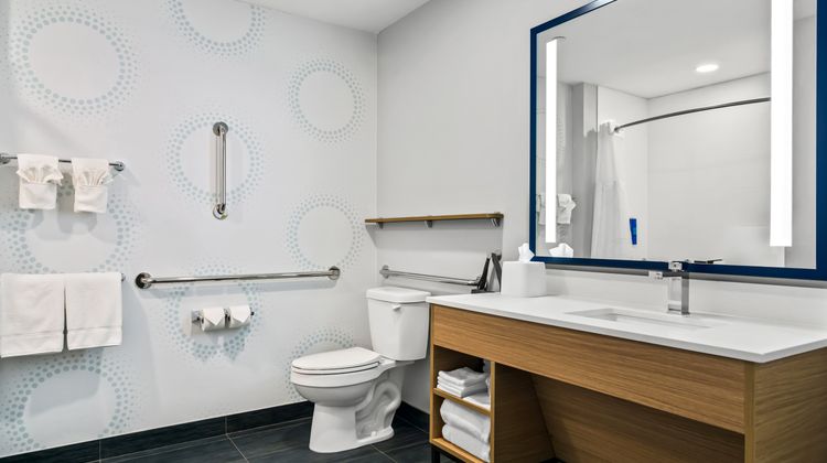 Tru by Hilton Rogers Bentonville Room