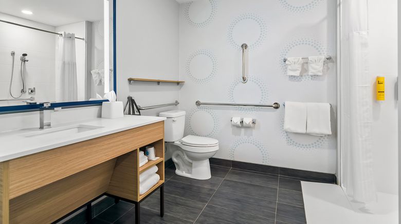 <b>Tru by Hilton Rogers Bentonville Room</b>. Images powered by <a href="https://www.leonardoworldwide.com/" title="Leonardo Worldwide" target="_blank">Leonardo</a>.