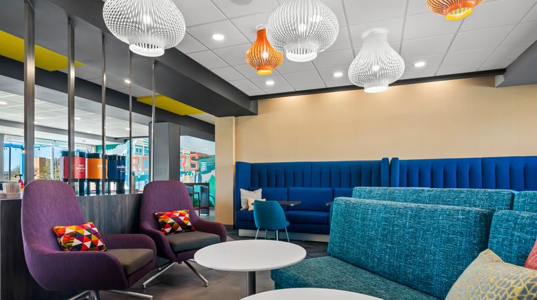 <b>Tru by Hilton Rogers Bentonville Lobby</b>. Images powered by <a href="https://www.leonardoworldwide.com/" title="Leonardo Worldwide" target="_blank">Leonardo</a>.