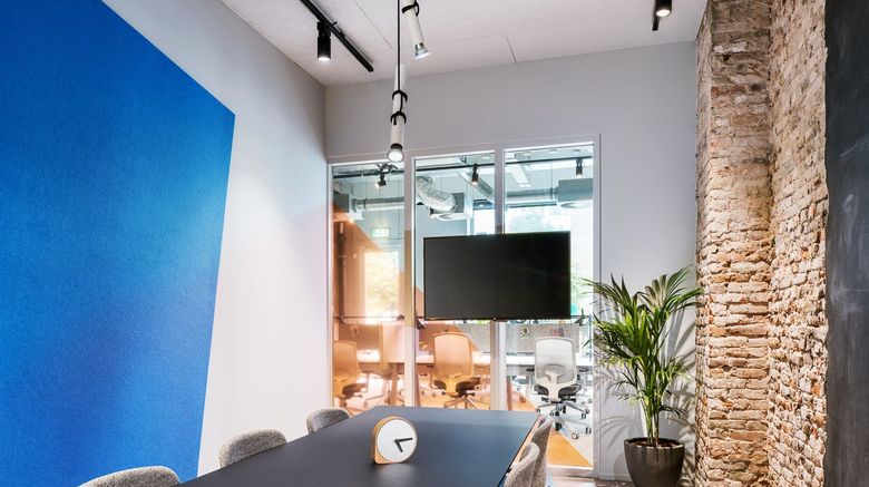 <b>The Student Hotel Rotterdam Meeting</b>. Images powered by <a href="https://www.leonardoworldwide.com/" title="Leonardo Worldwide" target="_blank">Leonardo</a>.