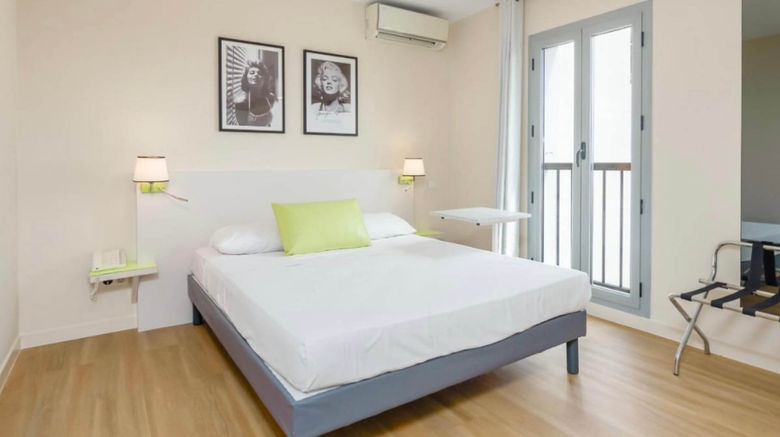 <b>B&B HOTEL Antibes Juan-les-Pins Room</b>. Images powered by <a href="https://www.leonardoworldwide.com/" title="Leonardo Worldwide" target="_blank">Leonardo</a>.