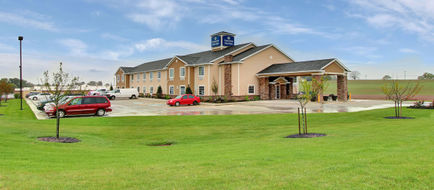 Cobblestone Hotel & Suites Waynesboro Exterior