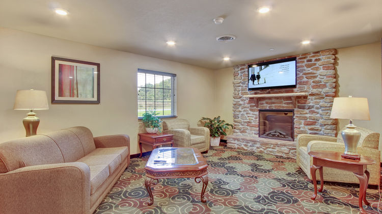 Cobblestone Hotel & Suites Waynesboro Lobby