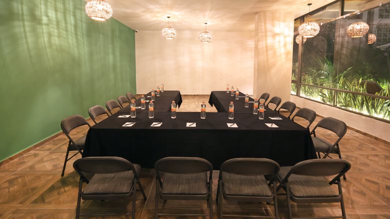 <b>Holiday Inn Tulum Downtown Meeting</b>. Images powered by <a href="https://www.leonardoworldwide.com/" title="Leonardo Worldwide" target="_blank">Leonardo</a>.
