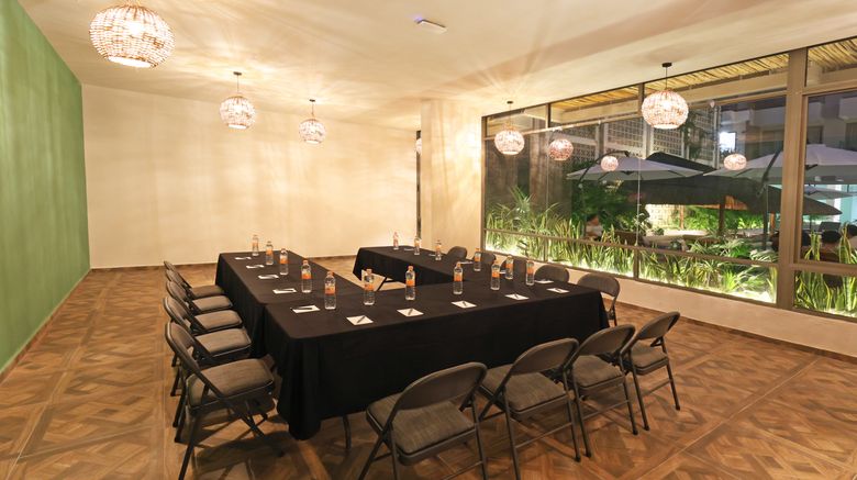 <b>Holiday Inn Tulum Downtown Meeting</b>. Images powered by <a href="https://www.leonardoworldwide.com/" title="Leonardo Worldwide" target="_blank">Leonardo</a>.
