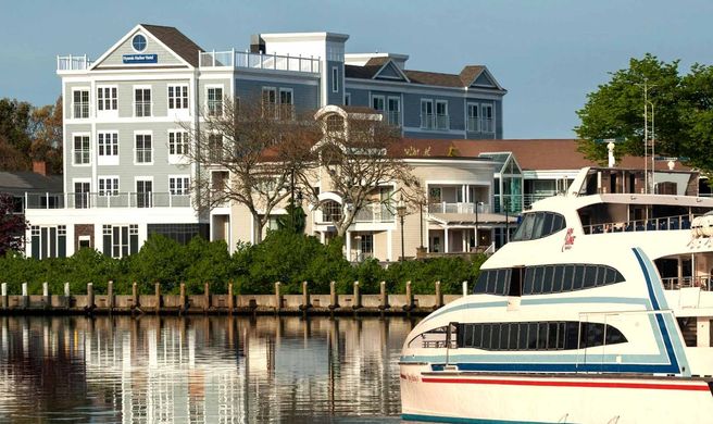 Hyannis Harbor Hotel Exterior