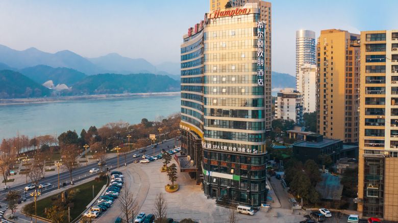 <b>Hampton Hangzhou Tonglu Fuchun River Exterior</b>. Images powered by <a href="https://www.leonardoworldwide.com/" title="Leonardo Worldwide" target="_blank">Leonardo</a>.