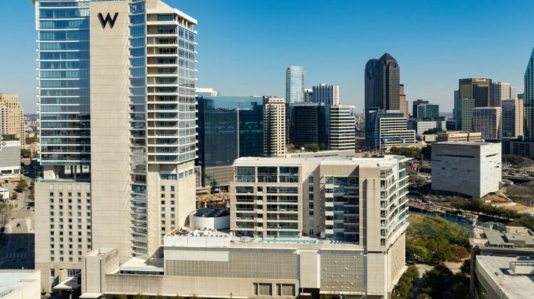 W Dallas Exterior