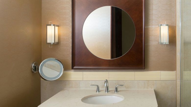 <b>Sheraton Mesa Hotel at Wrigleyville West Room</b>. Images powered by <a href="https://www.leonardoworldwide.com/" title="Leonardo Worldwide" target="_blank">Leonardo</a>.
