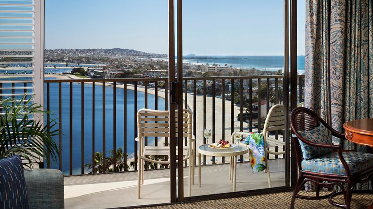 Catamaran Resort Hotel and Spa Suite