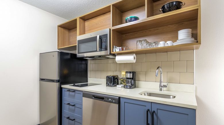 <b>Candlewood Suites Southfield-Detroit Room</b>. Images powered by <a href="https://www.leonardoworldwide.com/" title="Leonardo Worldwide" target="_blank">Leonardo</a>.