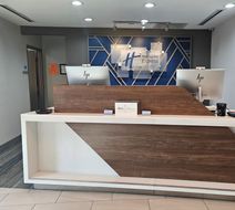 Holiday Inn Express Hotel & Suites Exterior