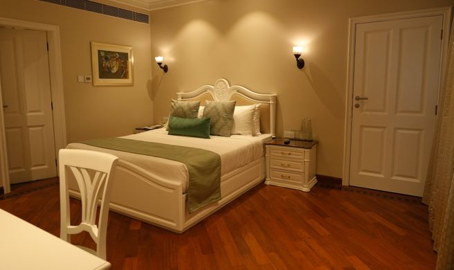 Sun-n-Sand Shirdi Room