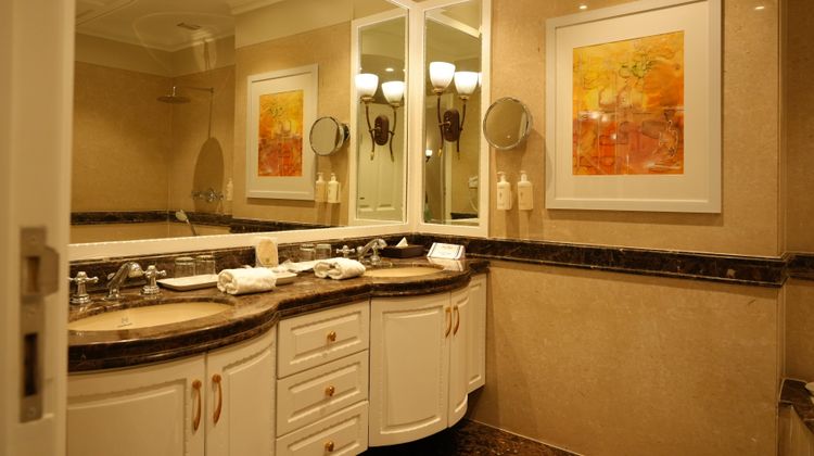 Sun-n-Sand Shirdi Room