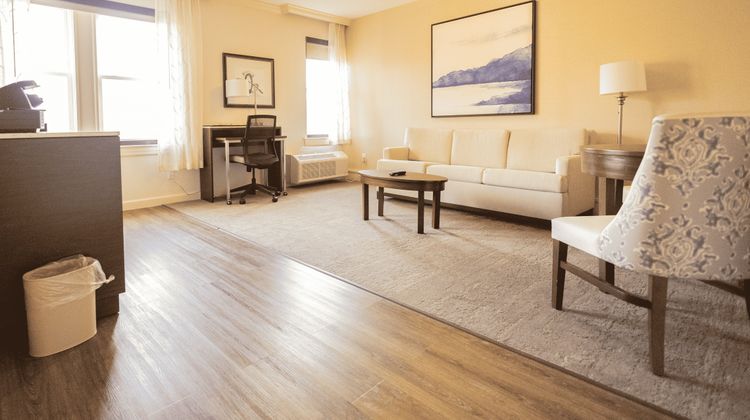 The Albion Summit Hotel Suite
