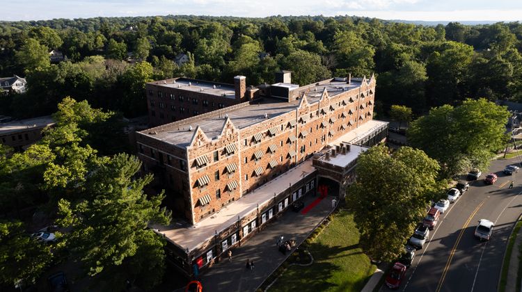 The Albion Summit Hotel Exterior