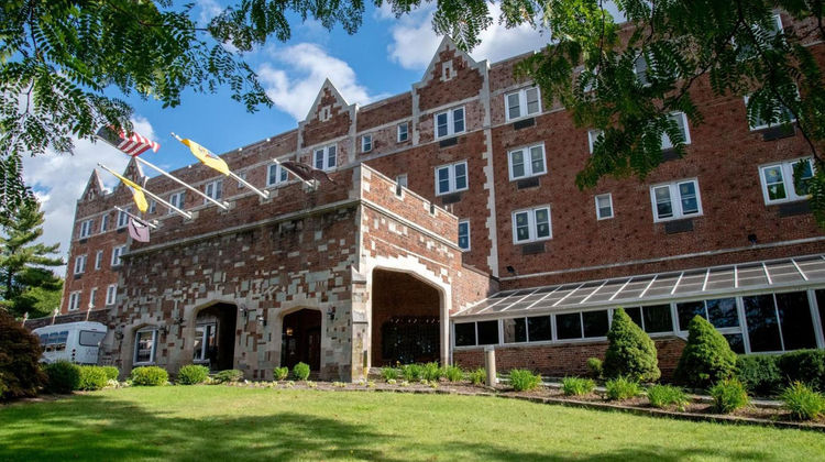 The Albion Summit Hotel Exterior