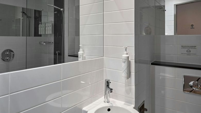 <b>Four Points Flex by Sheraton Dundee Room</b>. Images powered by <a href="https://www.leonardoworldwide.com/" title="Leonardo Worldwide" target="_blank">Leonardo</a>.