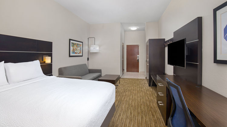 Holiday Inn Express & Stes Locust Grove Suite