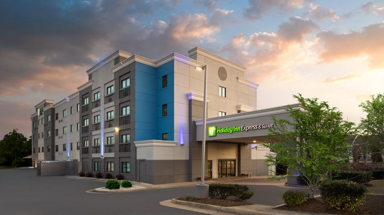 Holiday Inn Express Leesburg Exterior. Images powered by <a href="https://www.leonardoworldwide.com" target="_blank" rel="noopener">Leonardo</a>.