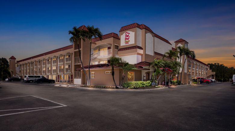 <b>Red Roof Plus+ & Suites Naples Downtown Exterior</b>. Images powered by <a href="https://www.leonardoworldwide.com/" title="Leonardo Worldwide" target="_blank">Leonardo</a>.