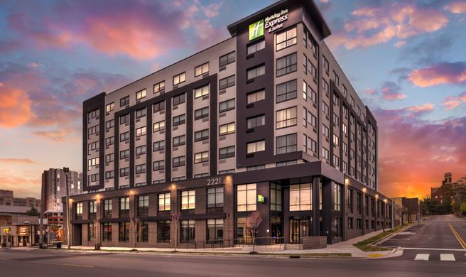 Holiday Inn Exp Suites West End Exterior
