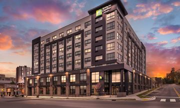 Holiday Inn Exp Suites West End