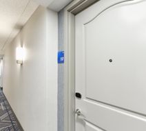 Holiday Inn Express & Stes Waterloo Lobby