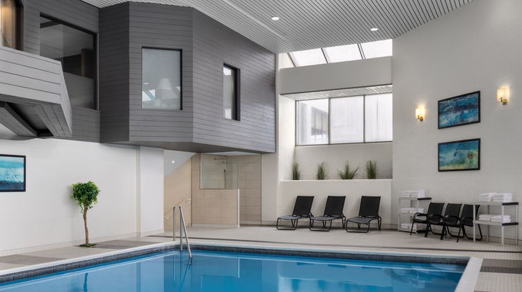 Holiday Inn Ottawa East Pool