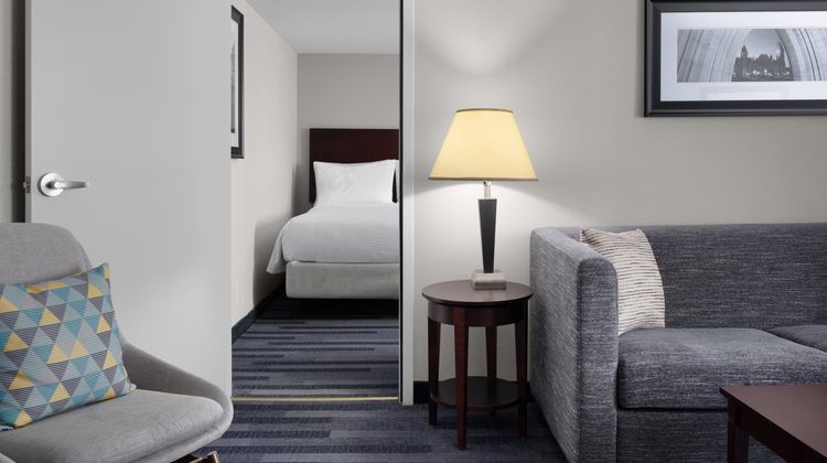 Holiday Inn Ottawa East Suite