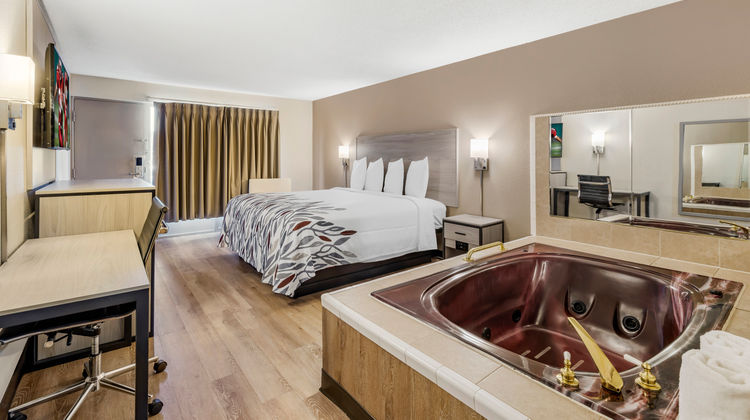 Red Roof Inn Stroudsburg Suite