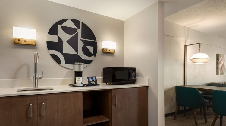 Holiday Inn Virginia Beach-Norfolk Hotel Suite