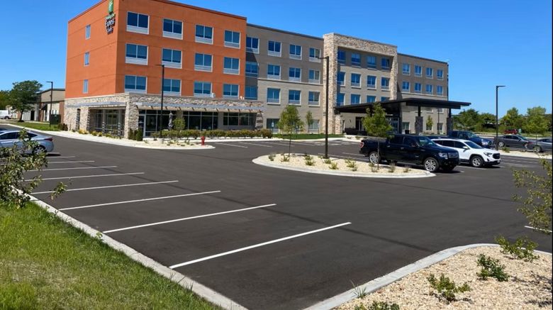 <b>Holiday Inn Express & Stes Madison West Exterior</b>. Images powered by <a href="https://www.leonardoworldwide.com/" title="Leonardo Worldwide" target="_blank">Leonardo</a>.