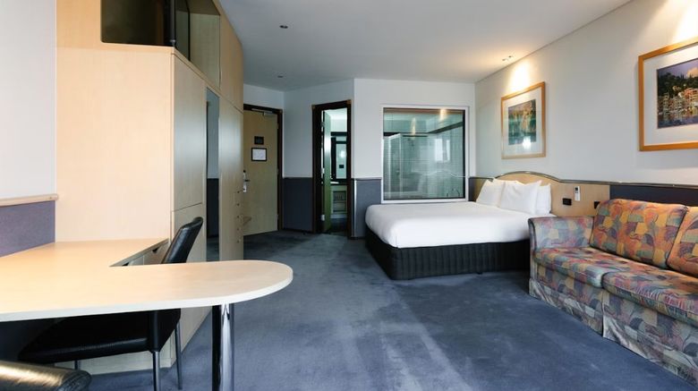 <b>The Lakes Resort Hotel Suite</b>. Images powered by <a href="https://www.leonardoworldwide.com/" title="Leonardo Worldwide" target="_blank">Leonardo</a>.