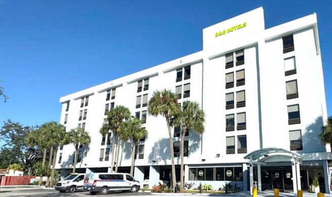 B&B Hotel Miami Airport Exterior