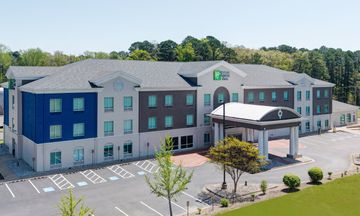 Holiday Inn Express Hotel & Suites