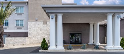 Holiday Inn Express Exterior