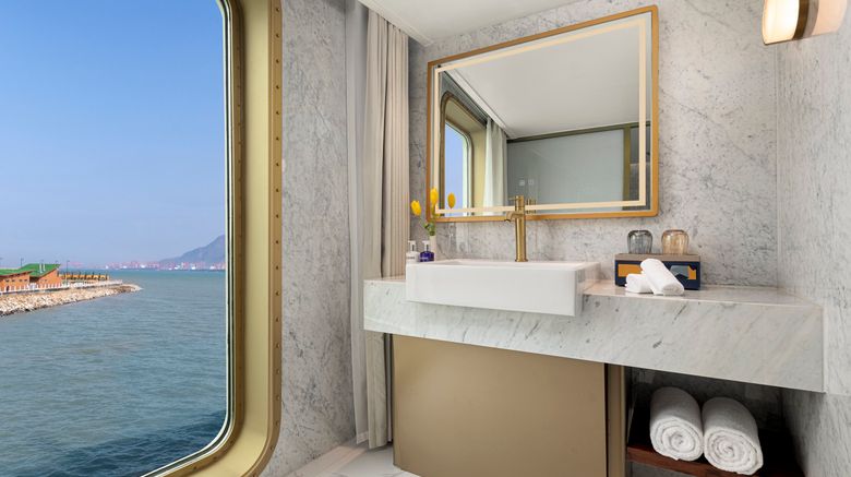 <b>voco Star of HaizhouBay Room</b>. Images powered by <a href="https://www.leonardoworldwide.com/" title="Leonardo Worldwide" target="_blank">Leonardo</a>.