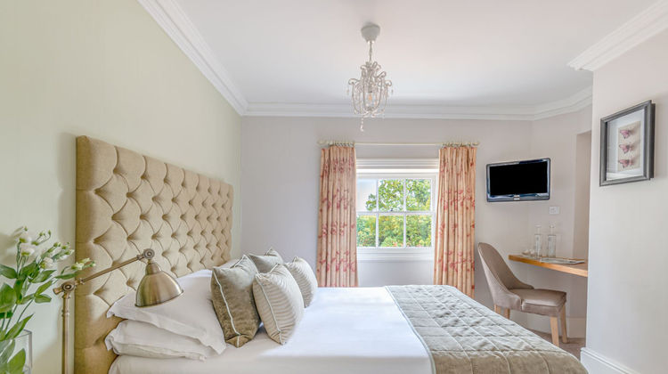 Bartley Lodge Hotel Room