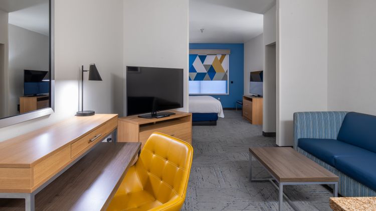 Holiday Inn Express Hotel & Suites Room